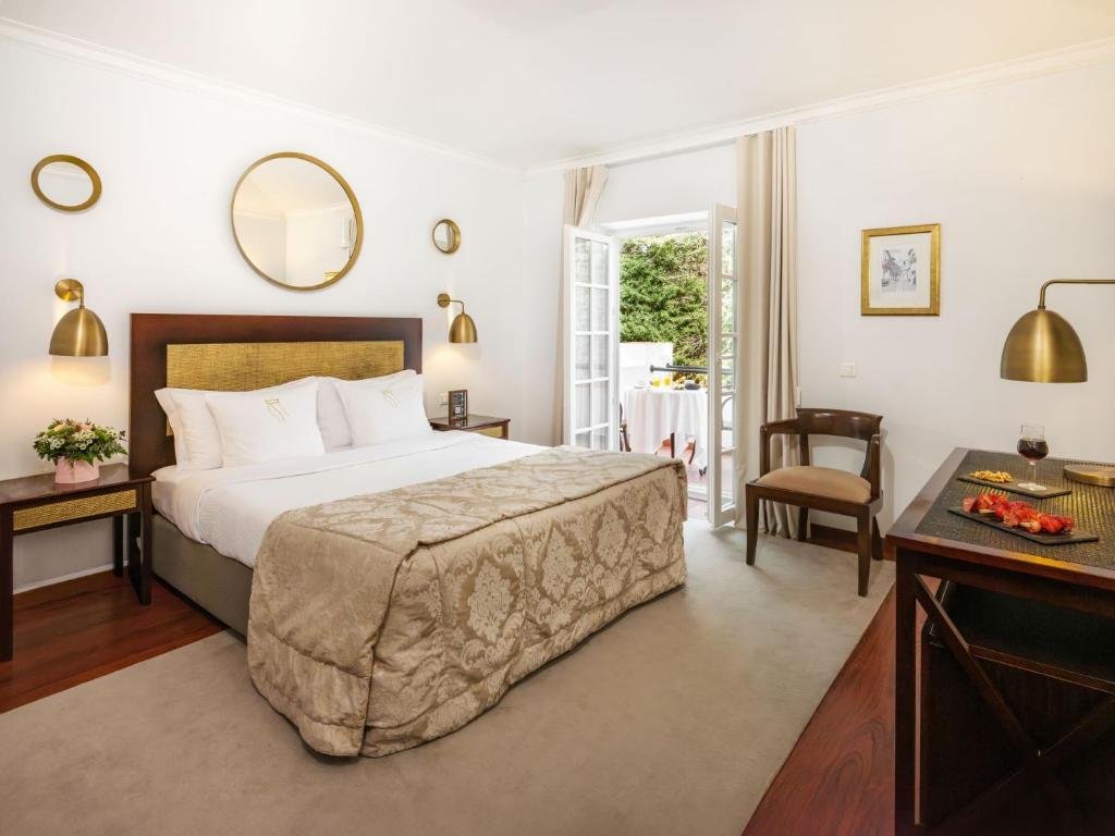 The Poetry of the Silver Coast, Portugal casa senhoras rainhas Óbidos by unlock hotels